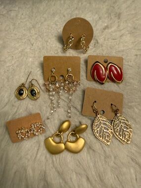7 Pairs of gold eclectic earrings lot